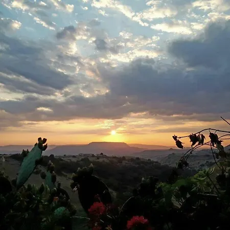 Domus La Roccia Pensión 4*