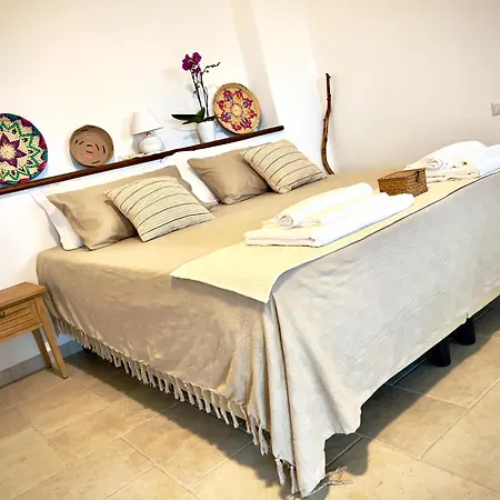 Domus La Roccia בית הארחה 4*