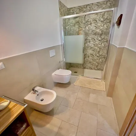 Domus La Roccia בית הארחה 4*