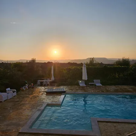 Pensión Domus La Roccia 4*