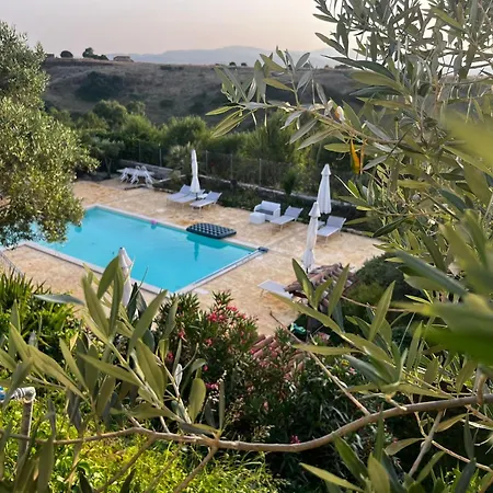 Domus La Roccia Maison d'hôtes 4*