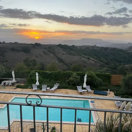Domus La Roccia Гостевой дом 4*
